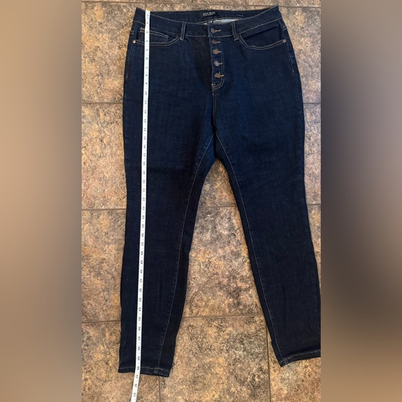 Judy Blue Jeans - Picture 3 of 5